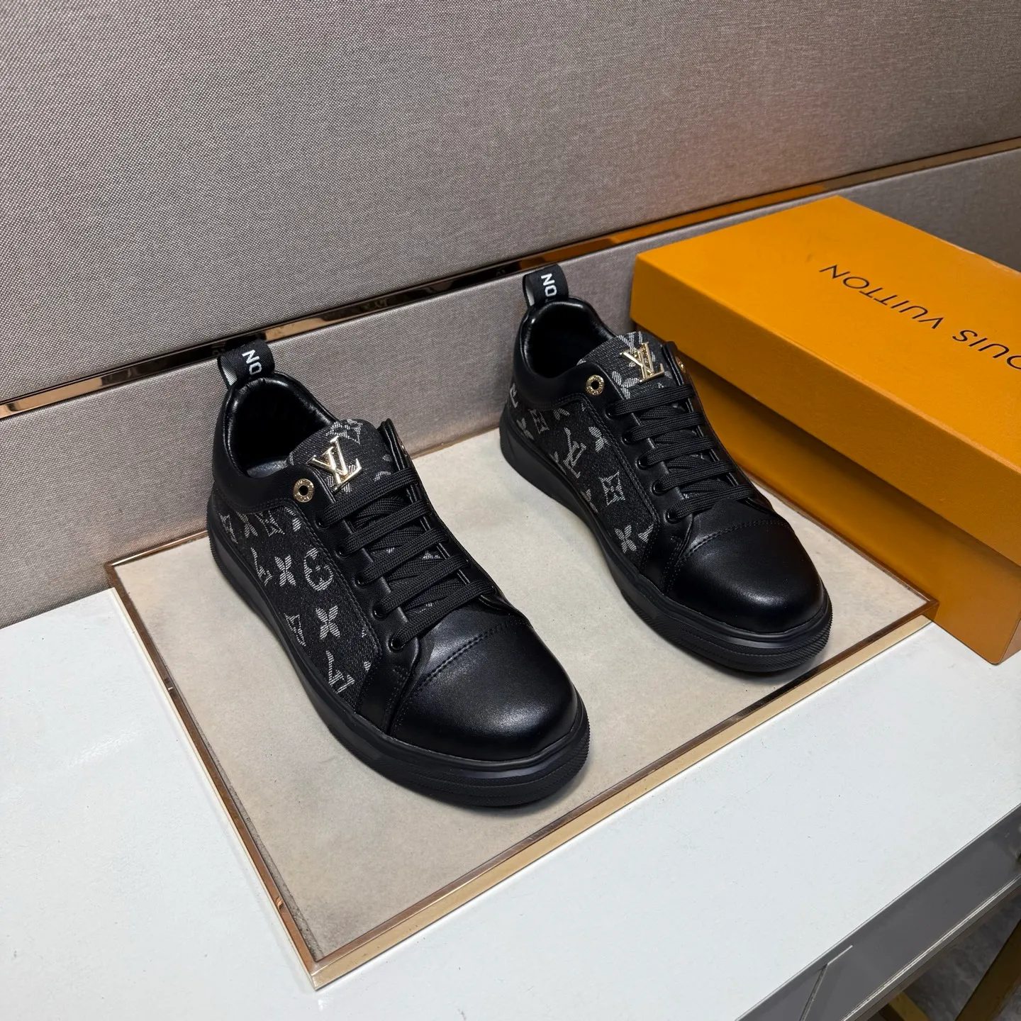 ⬛️Men's shoes 💰p400 [LV～] Men's casual shoes 2025z cabinet sales simultaneously 🔶Size: 38-44#️⃣ 🔷3 colors🔜The upper is made of multi-material splicing ➕Genuine leather lining, comfortable and breathable, sole: original comfortable and wear-resistant outsole, ⚠️real thing📱photographed🎬real thing is better📢📢📢